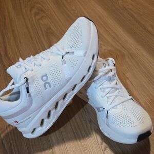 Women's On Cloud Surfer White Shoes Size 10.5